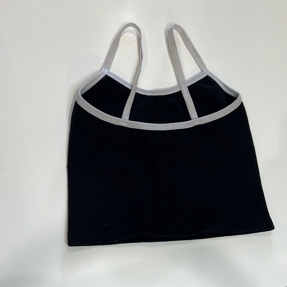 Forever 21 black and white crop top - Picture 2 of 2